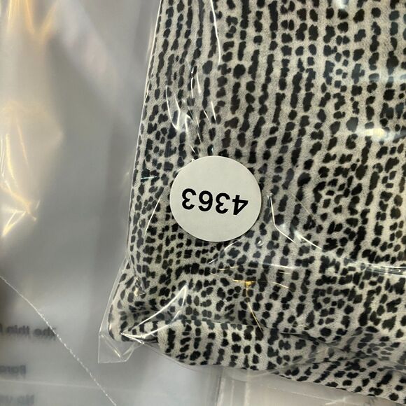 H&M Top Women 4 Black White Blouse Button Up 3/4 Sleeve - Picture 11 of 11